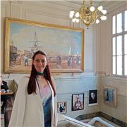 Professeure particulier dynamique et expérimentée enseigne le français pratique aux étudiants du monde entier